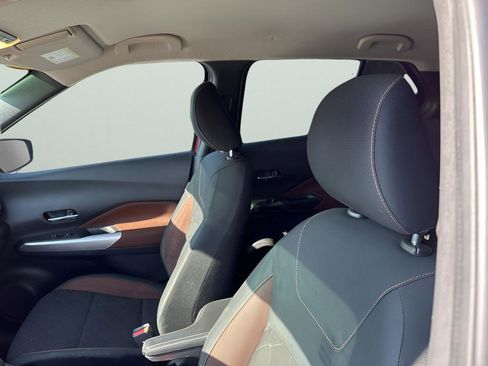 Used 2019 Nissan Kicks SR w/ Exterior Package image 26