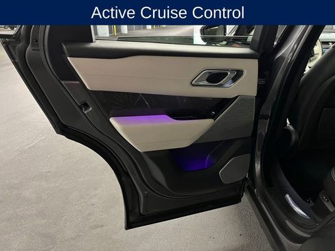Used 2018 Land Rover Range Rover Velar R-Dynamic HSE image 18