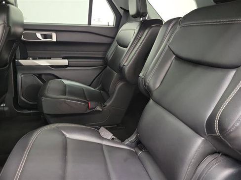Used 2021 Ford Explorer XLT w/ Equipment Group 202A image 12