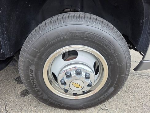 Used 2004 Chevrolet Silverado 3500 2WD Extended Cab w/ Heavy-Duty Power Package image 11