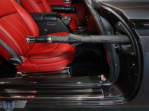 Used 2017 Rolls-Royce Phantom Drophead Coupe RWD image 16