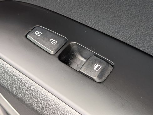 Used 2025 Kia Soul LX w/ LX Technology Package FWD image 34