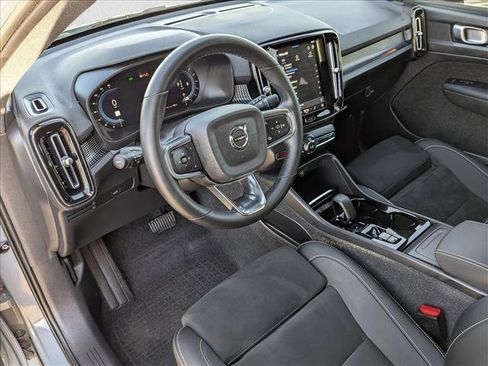 Used 2023 Volvo XC40 B5 Plus w/ Protection Package Premier image 10