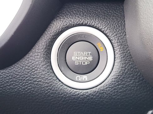 Used 2021 RAM 1500 Laramie AWD/4WD image 25