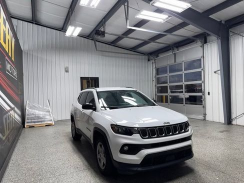 Used 2024 Jeep Compass Latitude w/ Altitude Special Edition AWD/4WD image 17