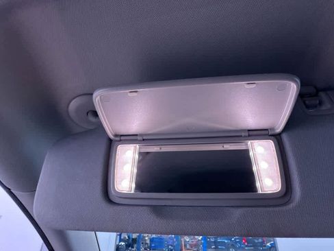 Used 2021 Chevrolet Equinox LT image 32