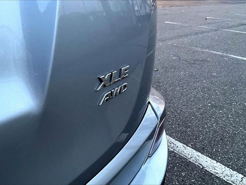 Used 2018 Toyota RAV4 XLE image 24