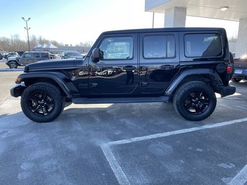 Used 2022 Jeep Wrangler Unlimited Sahara image 33
