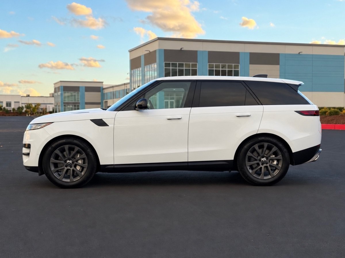 Used 2025 Land Rover Range Rover Sport AWD/4WD image 7