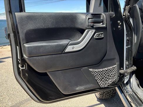 Used 2016 Jeep Wrangler Unlimited Rubicon w/ Connectivity Group image 21