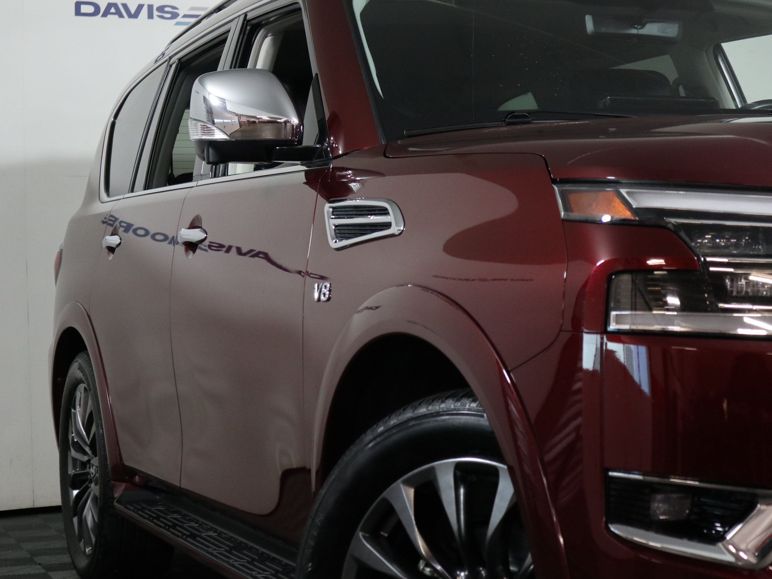 Used 2022 Nissan Armada Platinum w/ Captain's Chairs Package AWD/4WD image 3