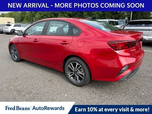 Used 2023 Kia Forte LXS w/ LXS Technology Package FWD image 5