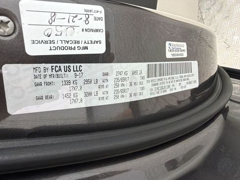 Used 2018 Chrysler Pacifica Touring-L FWD image 25