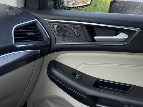 Used 2019 Ford Edge Titanium FWD image 30