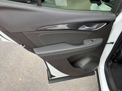 Used 2022 Buick Envision Essence w/ Technology Package II image 17