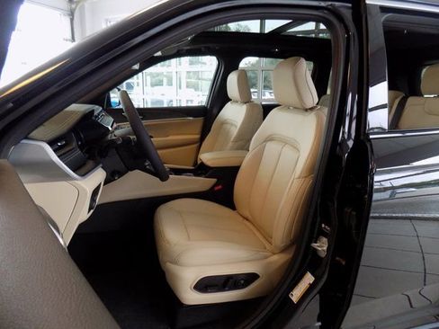 New 2026 Jeep Grand Cherokee Limited w/ Luxury Tech Group II RWD image 24