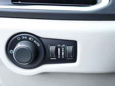 Used 2023 Chrysler Voyager LX FWD image 16