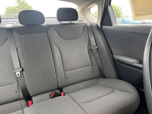 Used 2025 Kia K4 LXS image 36