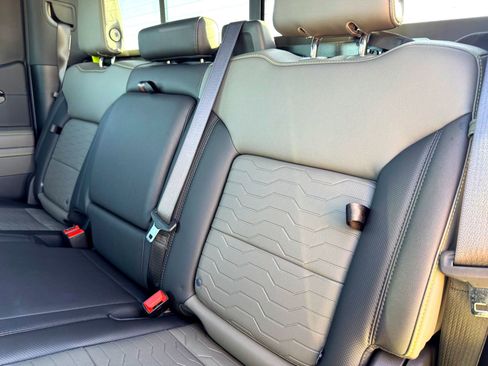 Used 2025 Chevrolet Silverado 1500 ZR2 w/ Technology Package image 19