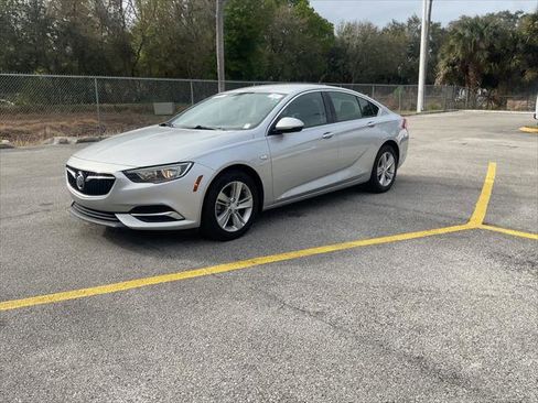 Used 2018 Buick Regal Preferred image 4