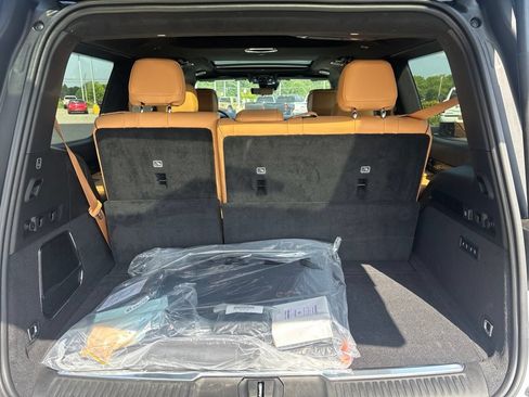 New 2026 Jeep Grand Wagoneer Summit AWD/4WD image 10