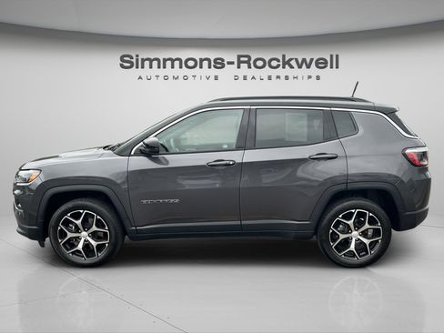 Used 2024 Jeep Compass Limited AWD/4WD image 2
