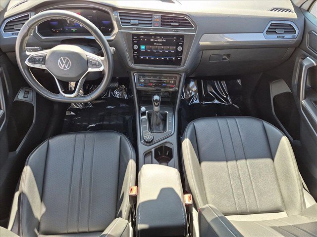 Used 2024 Volkswagen Tiguan SE AWD/4WD image 16