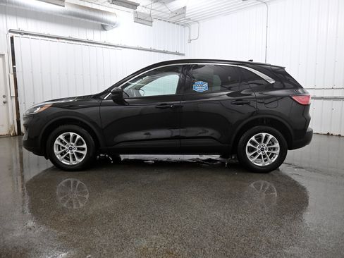 Used 2020 Ford Escape SE image 25