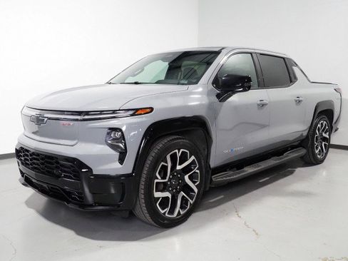 Used 2025 Chevrolet Silverado EV RST image 10