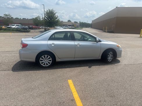 Used 2013 Toyota Corolla LE FWD image 24