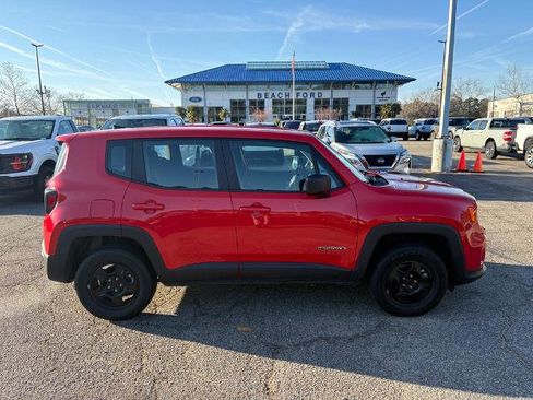 Used 2022 Jeep Renegade Sport image 4