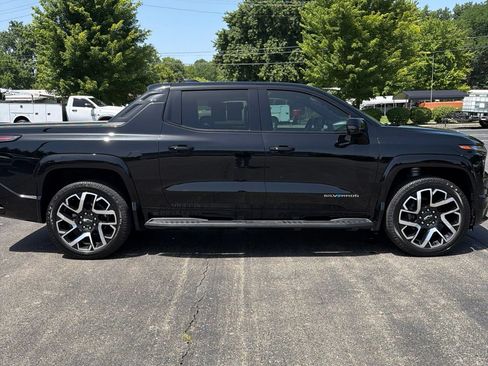 Used 2025 Chevrolet Silverado EV RST AWD/4WD image 6