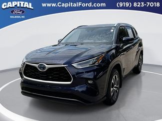 Used 2021 Toyota Highlander XLE AWD/4WD video 1