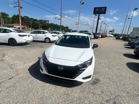 Used 2023 Nissan Versa S FWD image 4