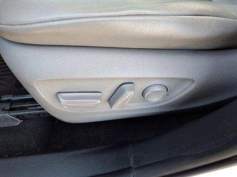 Used 2020 Toyota Highlander XLE image 26