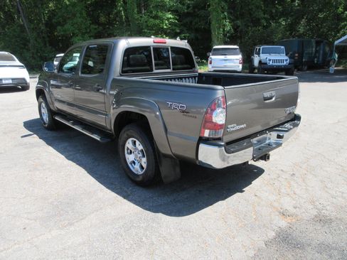 Used 2010 Toyota Tacoma PreRunner RWD image 3