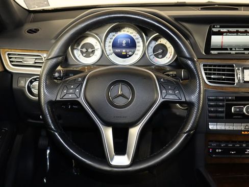 Used 2014 Mercedes-Benz E 550 4MATIC Sedan image 7