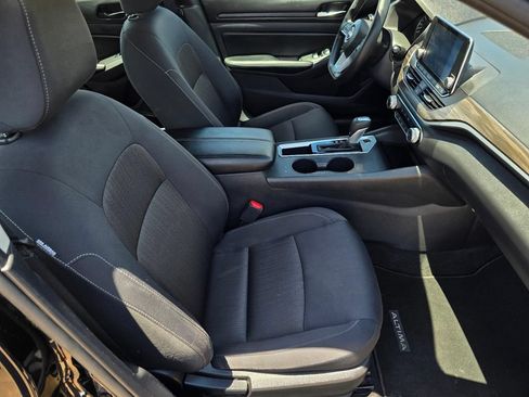 Used 2025 Nissan Altima 2.5 SV FWD image 36