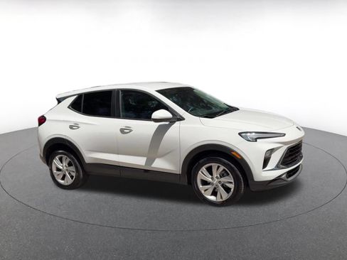 Used 2025 Buick Encore GX Preferred FWD image 2