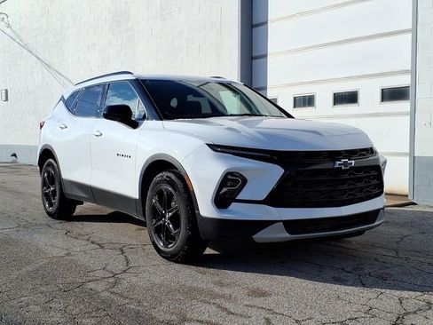 Used 2024 Chevrolet Blazer LT w/ Convenience Package AWD/4WD image 3