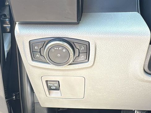 Used 2018 Ford F150 XL w/ Equipment Group 101A Mid RWD image 5