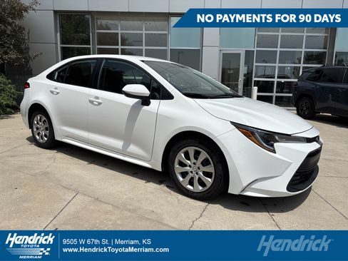 Used 2025 Toyota Corolla LE FWD image 1
