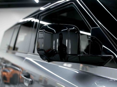 Used 2023 Land Rover Defender 130 SE image 20