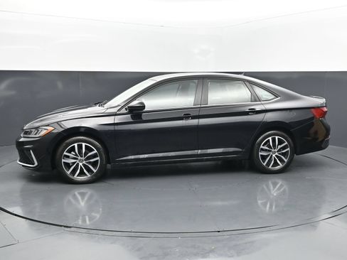 Used 2026 Volkswagen Jetta SE FWD image 2