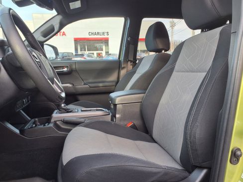 Used 2023 Toyota Tacoma TRD Sport image 6