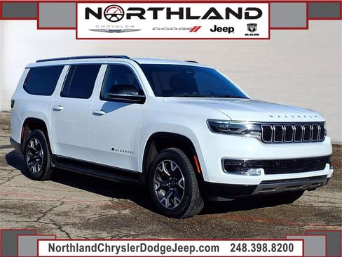 Certified 2024 Jeep Wagoneer L Series III w/ Flexible Seating Group image 1