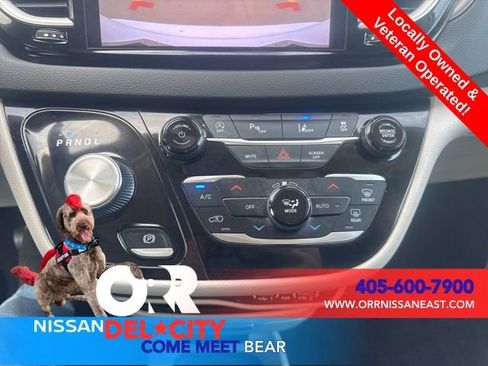 Used 2023 Chrysler Pacifica Touring-L FWD image 26