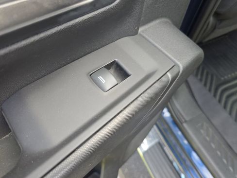 Used 2022 Chevrolet Silverado 2500 Custom w/ Custom Value Package image 10