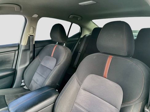 Used 2025 Nissan Sentra SR FWD image 12