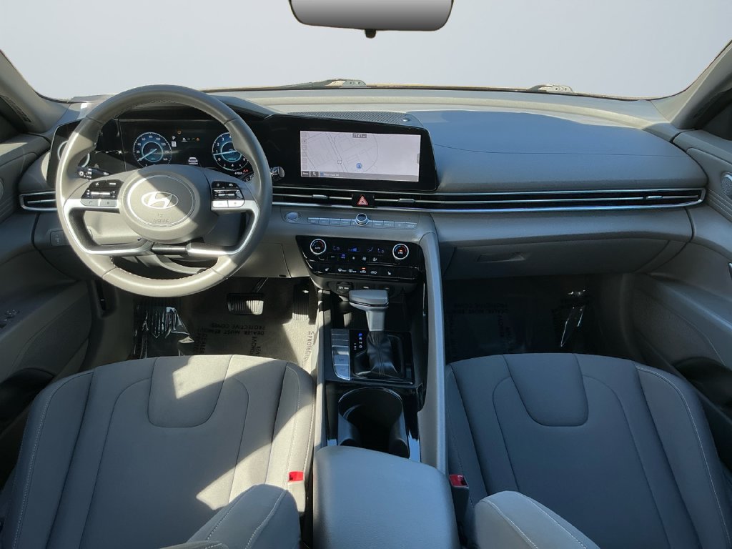 Used 2025 Hyundai Elantra SEL FWD image 11